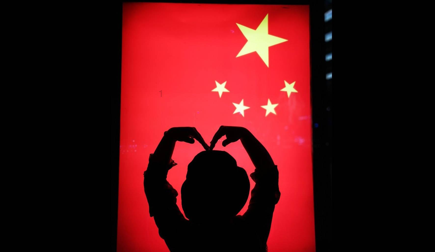 为什么有些人天生白发？游戏画面